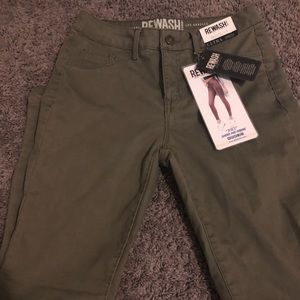 Sale!! Size 3 olive green jeggings.